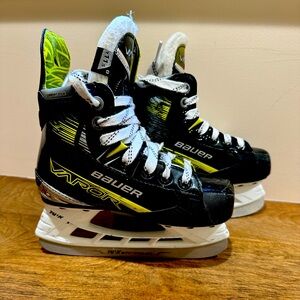 Youth Bauer Vapor X4 Hockey Skates Size 11.5